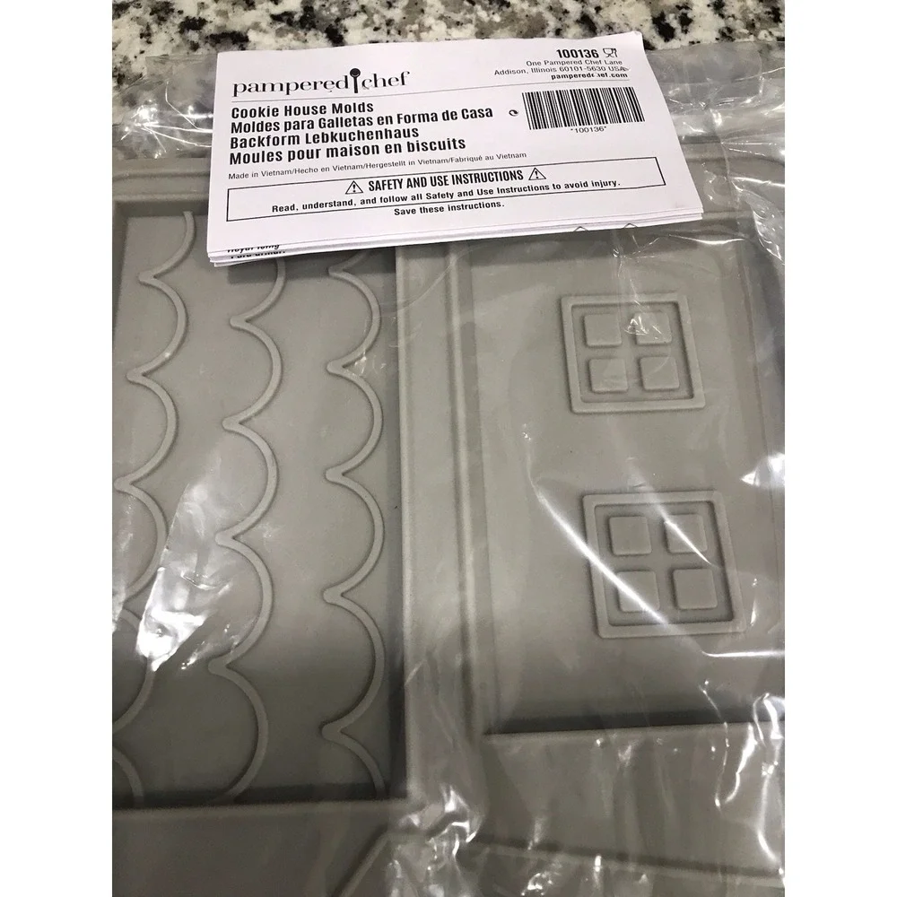 NEW Pampered Chef Gingerbread House Silicone Mold Set Cookie 100136